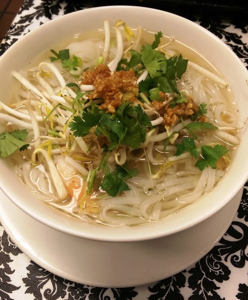 Pork noodle soup with bean sprouts and fried garlic